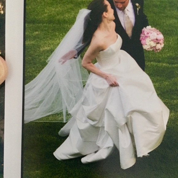 Couture wedding gown - Picture 1 of 3